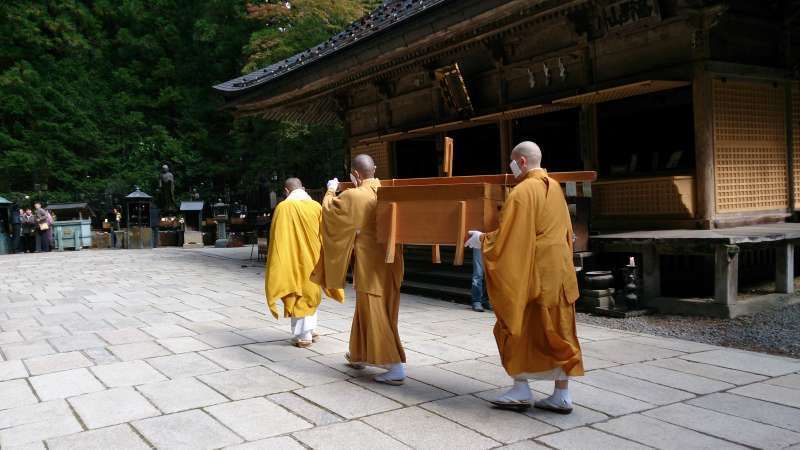 Wakayama Private Tour - Daily ritual of bringing food to Kukai