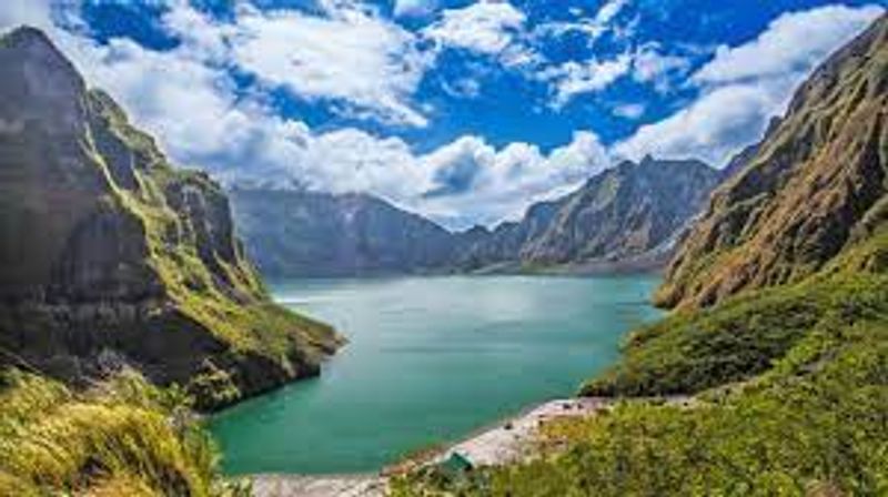 Quezon City Private Tour - Pinatubo is most notorious for its VEI-6 eruption on June 15, 1991, the second-largest terrestrial eruption of the 20th century after the 1912 eruption of Novarupta in Alaska. Going to the crater requires to ride a 4x4 and hike for 30 minute