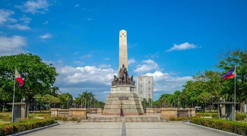 Quezon City Private Tour - Rizal Park Manila