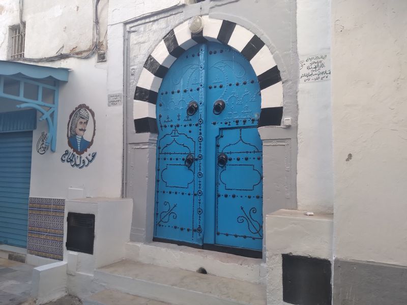 Tunis Private Tour - Blu sky door