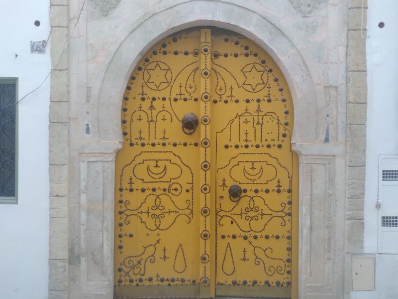 Tunis Private Tour - Yello door