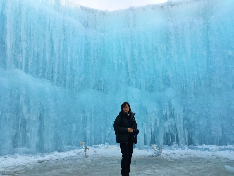 Hokkaido Private Tour - Ice festival in Lake Shikotsu