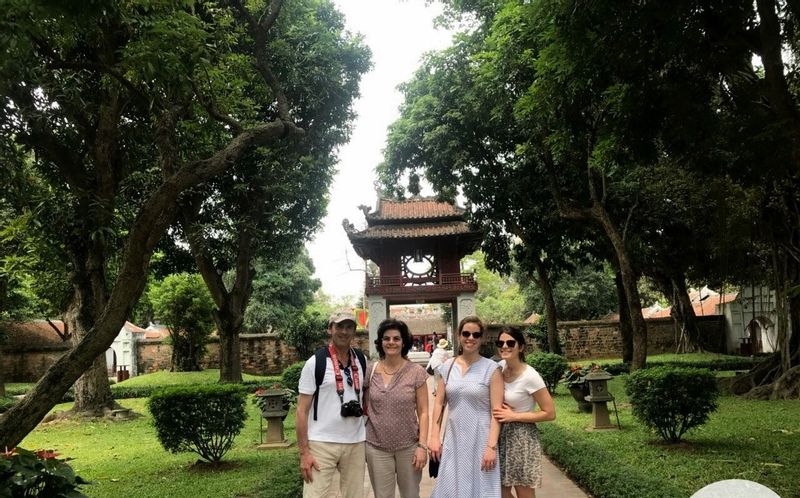 Hanoi Private Tour - Visit the Temple of Literature Hanoi