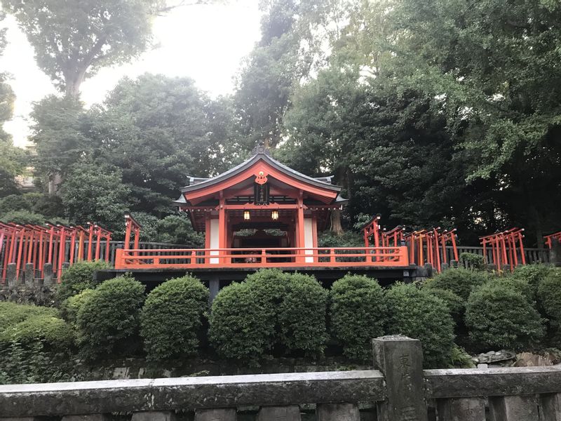 Tokyo Private Tour - le sanctuaire Inari, dédié à la divinité de bon récolte et de commerce.