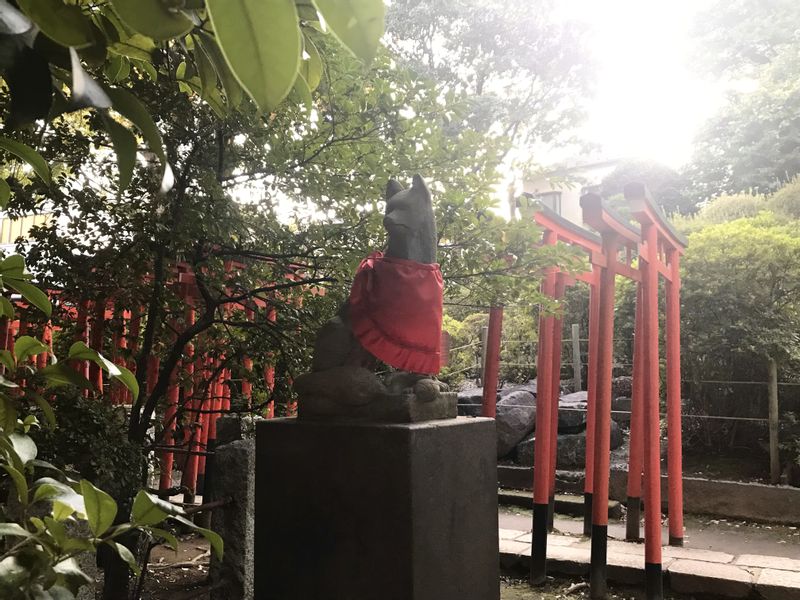 Tokyo Private Tour - statue de renard, messager de la divinité de bon récolte.