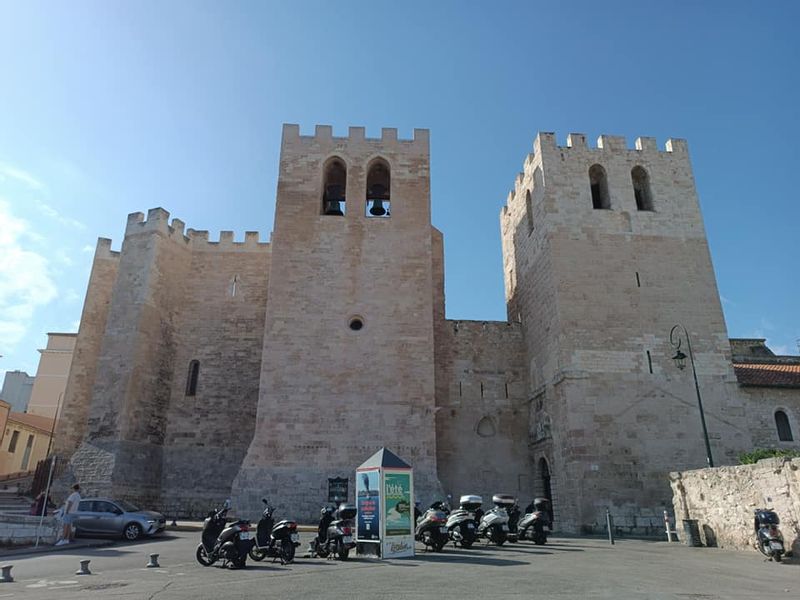 Aix en Provence Private Tour - Abbaye St Victor Marseille