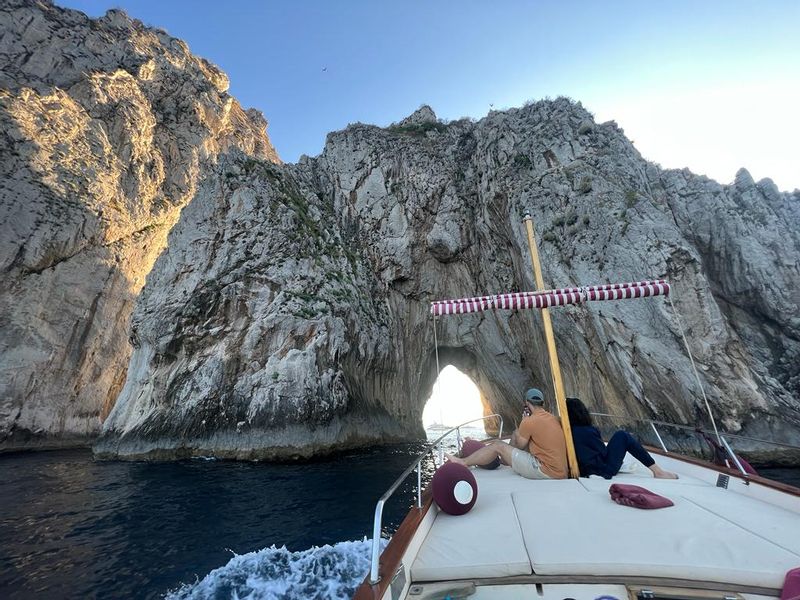 Capri Private Tour - A young couple enjoying the tour