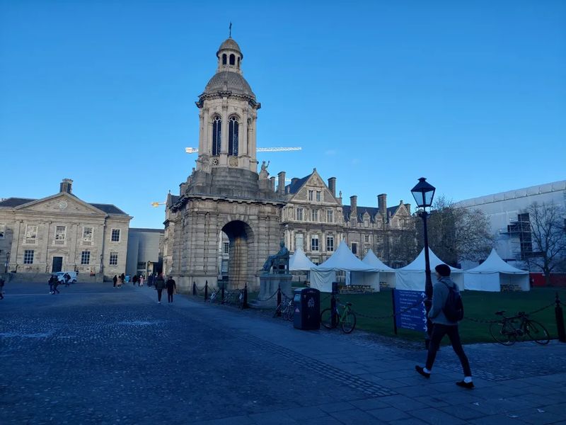 Dublin Private Tour - Trinity College 