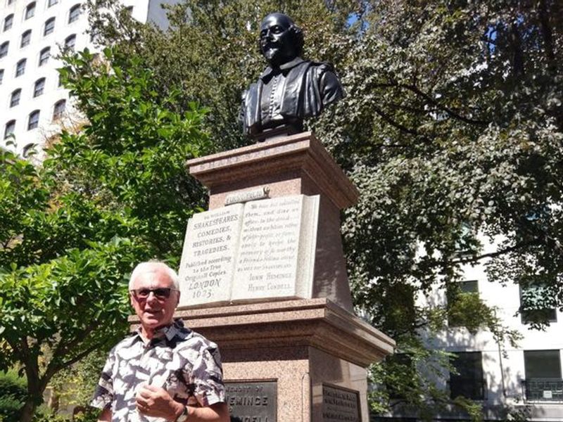 London Private Tour - Monument to the First Folio