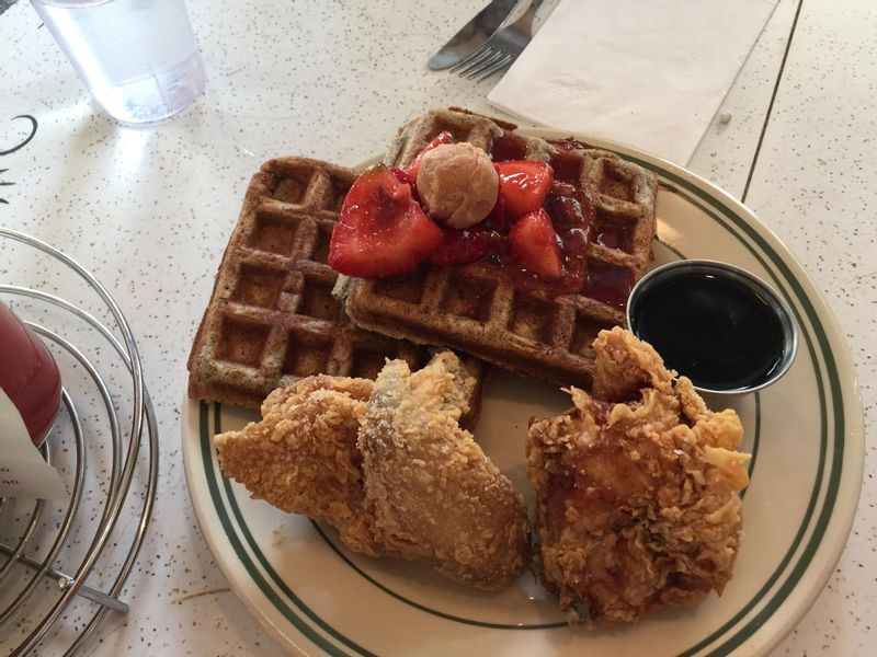 New York Private Tour - Chicken and waffles--solving dinner and breakfast in one sitting