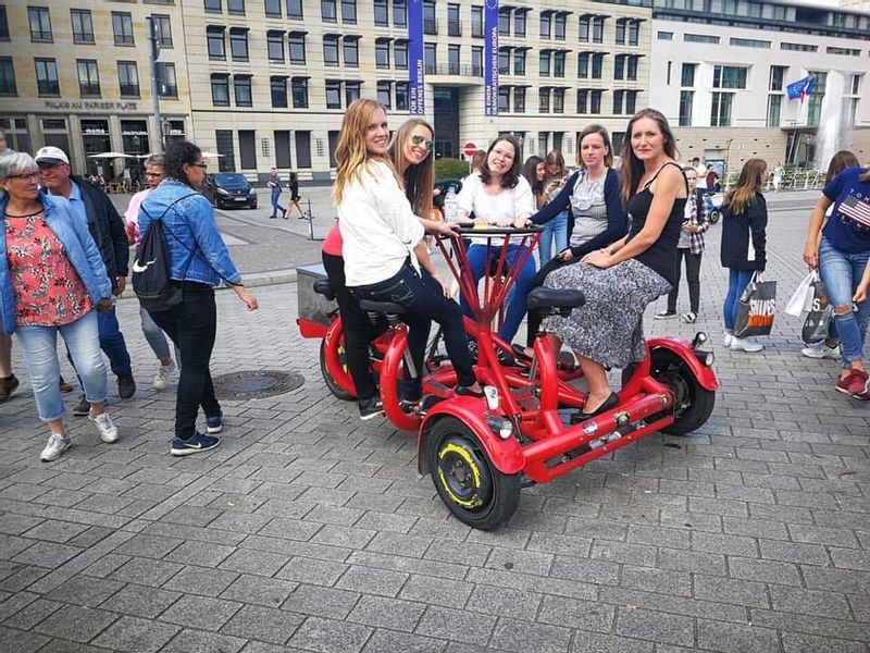 Berlin Private Tour - Friends