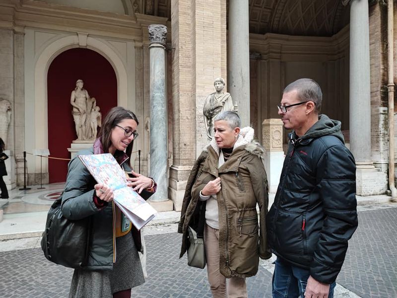 Rome Private Tour - Explaining Michelangelo into the Vatican Museums