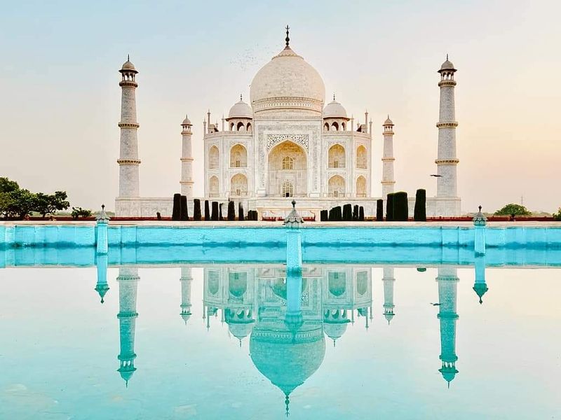 Uttar Pradesh Private Tour - Taj Mahal from center platform 