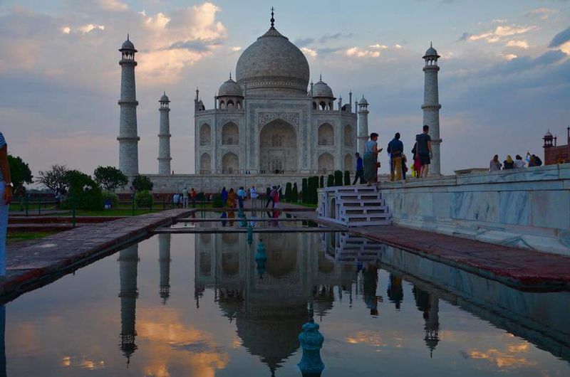 Uttar Pradesh Private Tour - Taj Mahal with clouds 