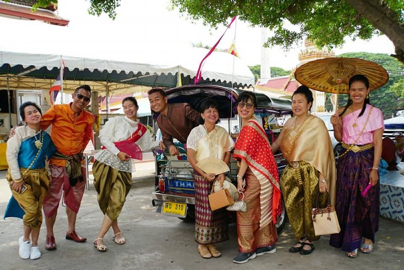 Bangkok Private Tour - Thai Tour Guide