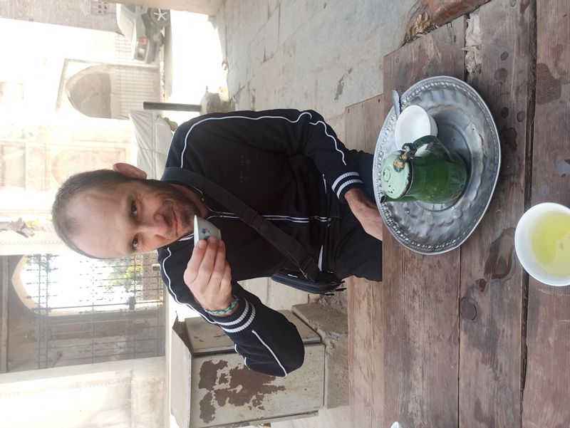 Islamabad Private Tour - FRENCH GUEST ENJOYING GREEN TEA IN PESHAWAR 