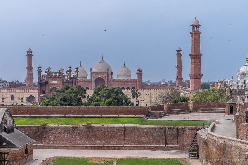 Islamabad Private Tour - Badshahi mosque 