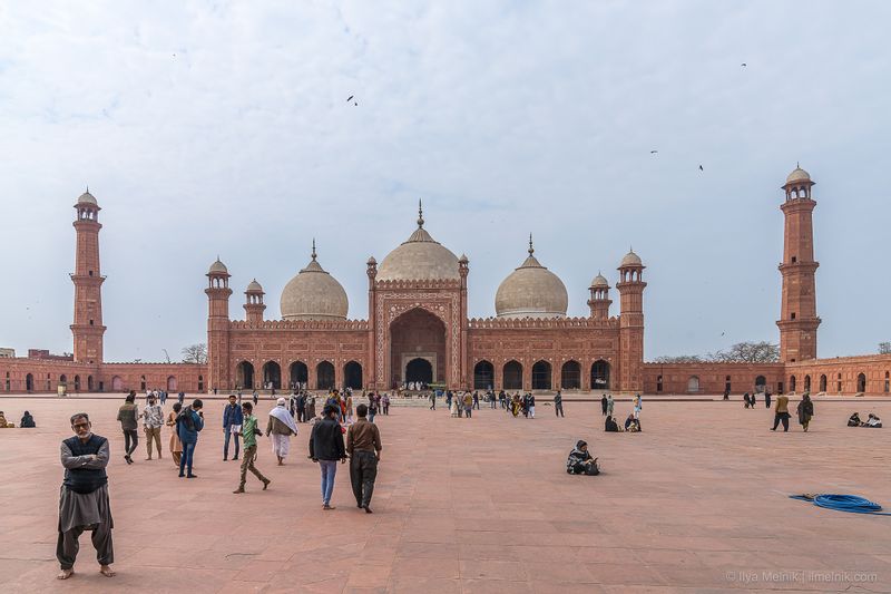 Islamabad Private Tour - Badshahi mosque 