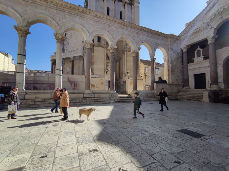 Split Private Tour - Peristyle is the central square of the Palace surrounded by steps, columns and arches.