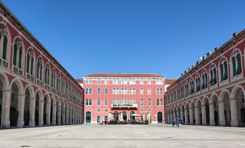 Split Private Tour - Three Neo – Renaissance buildings with a long arcade forming Prokurative Square.