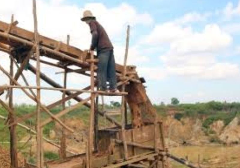 South Kalimantan Private Tour - Working in the diamond mine 