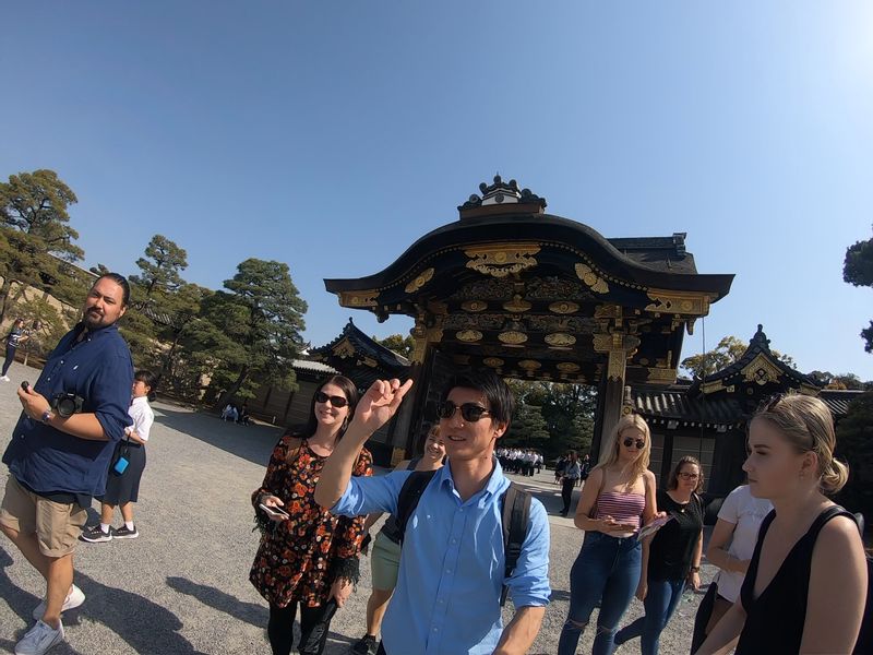 Mie Private Tour - Guiding at a castle