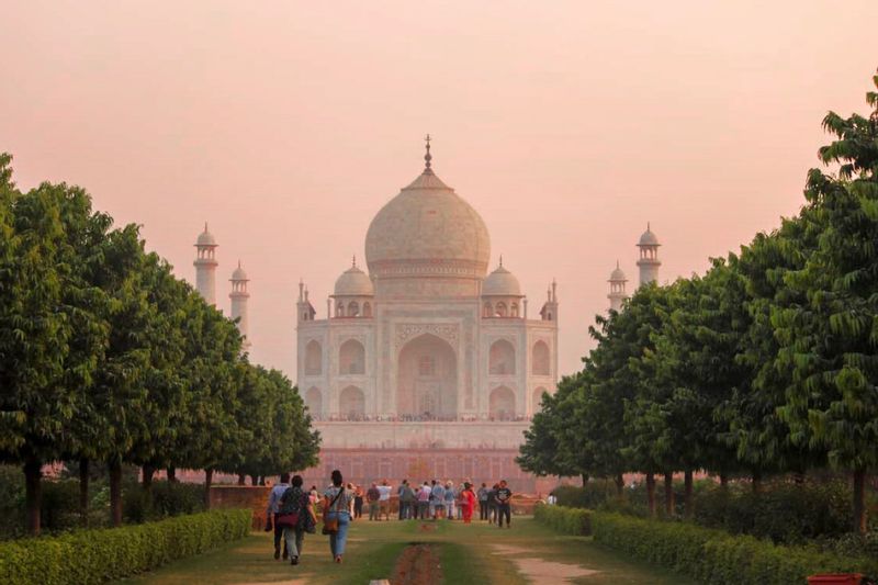 Agra Private Tour - Taj Mahal with garden