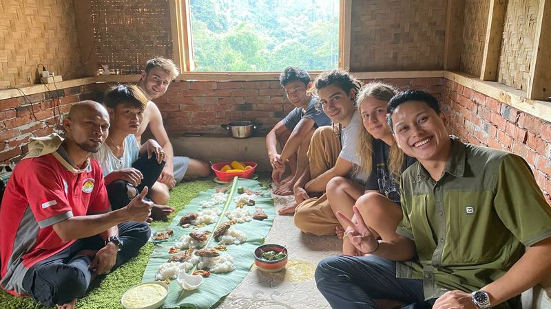 West Java Private Tour - lunch at traditional house