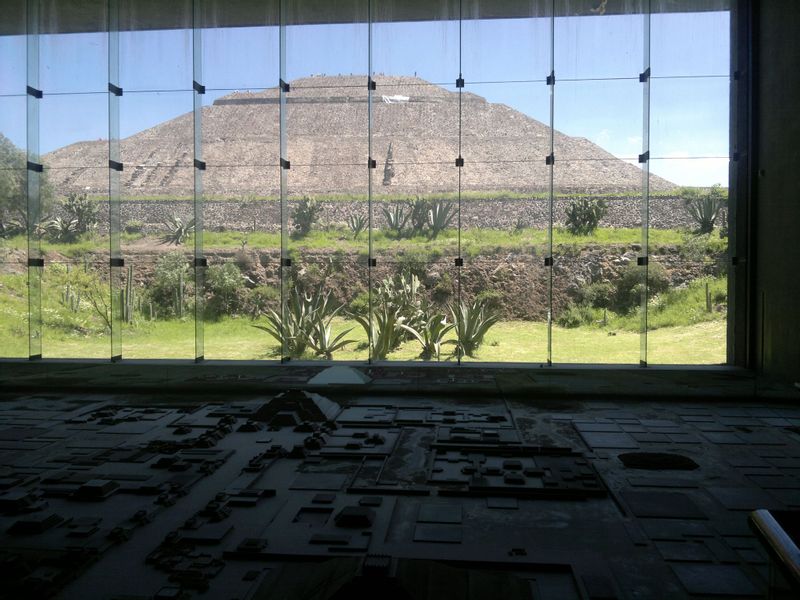 Mexico City Private Tour - Teotihuacan, mysteries to decipher, 3 pyramids, a great city.