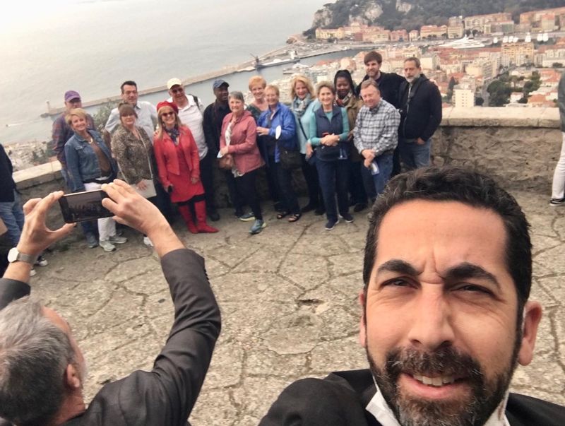 Nice Private Tour - group picture facing the bay of Nice