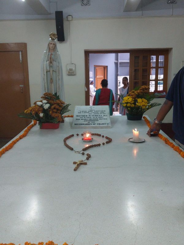 West Bengal Private Tour - Holy Tomb of Mother Teresa   