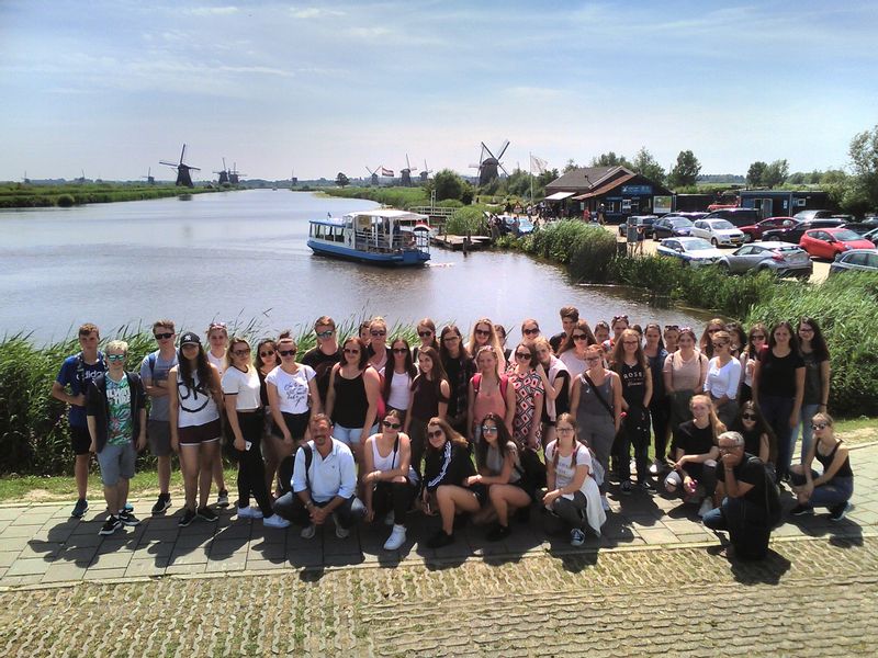 Rotterdam Private Tour - Kinderdijk with students