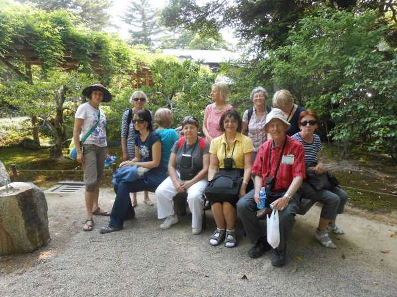 Ishikawa Private Tour - I showed around Kenrokuen garden for more than 10 people from Slovakia.