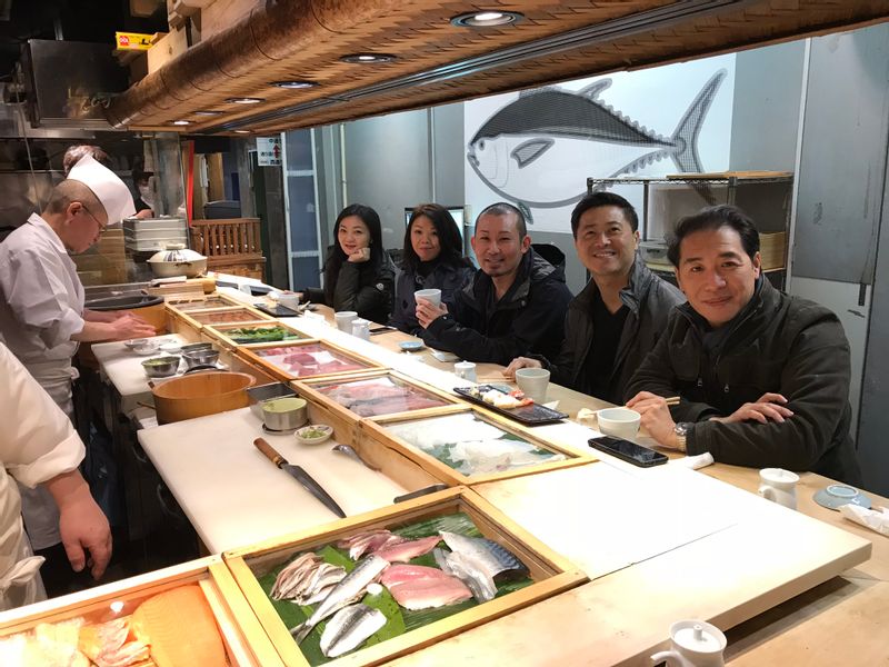 Saitama Private Tour - Sushi restaurant at Tsukiji Outer Market 