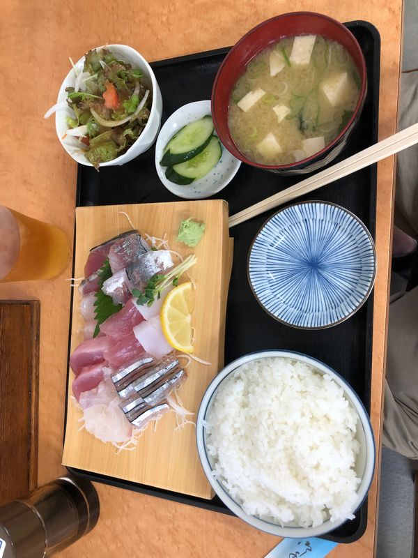 Kagoshima Private Tour - Kagoshima City Fish Market A fresh sashimi set meal at the market cafeteria.