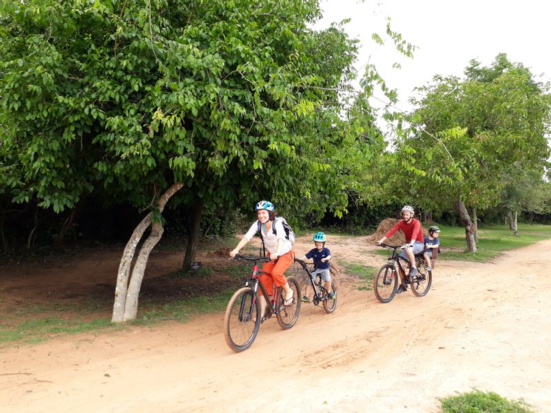 Siem Reap Private Tour - Angkor cycling tour 