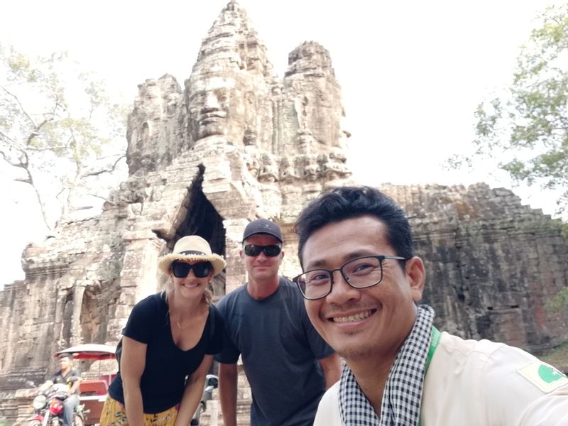 Siem Reap Private Tour - Thom and guest