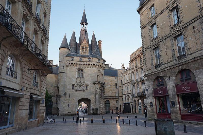 Bordeaux Private Tour - Porte Cailhau