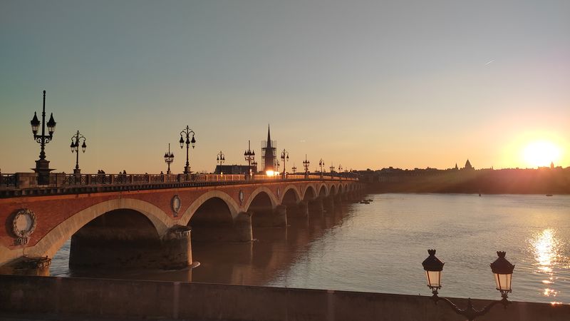 Bordeaux Private Tour - Pont de Pierre