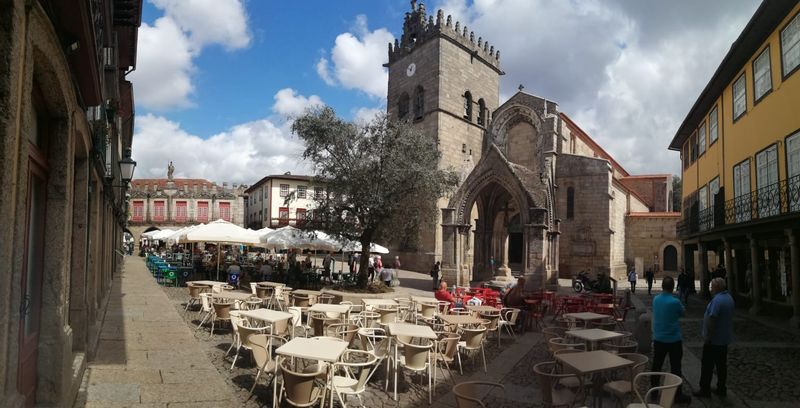 Porto Private Tour - Guimarães Cathedral and Olive Square