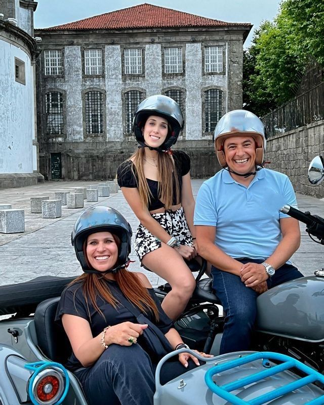 Porto Private Tour - Your guide João with clients on the sidecar