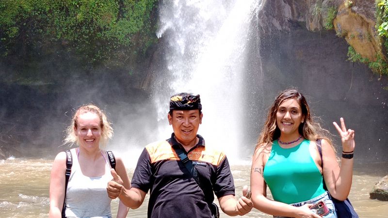 Bali Private Tour - At Tegenungan Waterfall 