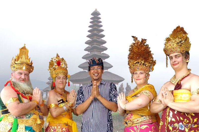 Bali Private Tour - Balinese Traditional Costume Photo Studio 