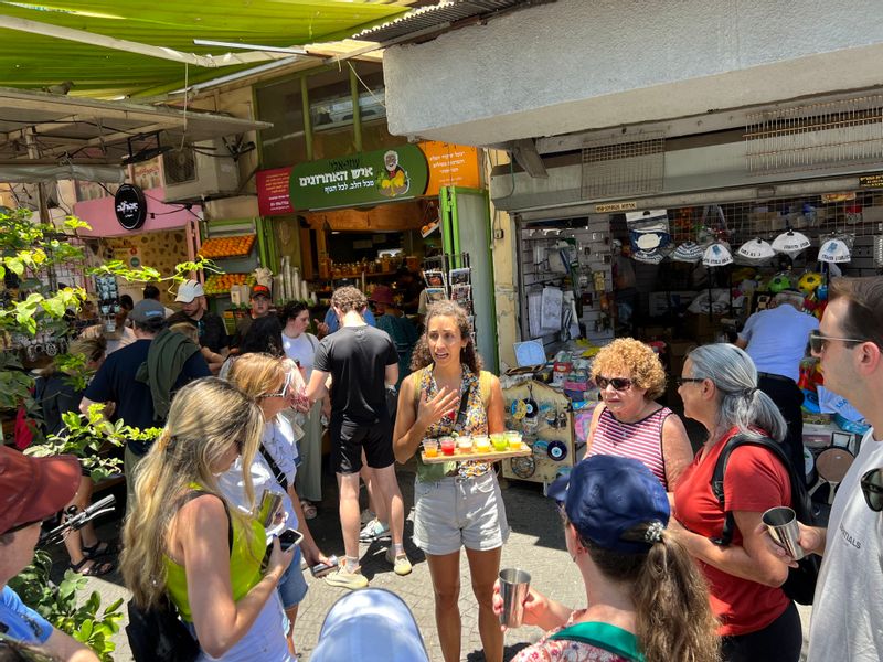 Tel Aviv Private Tour - Fresh juice tasting