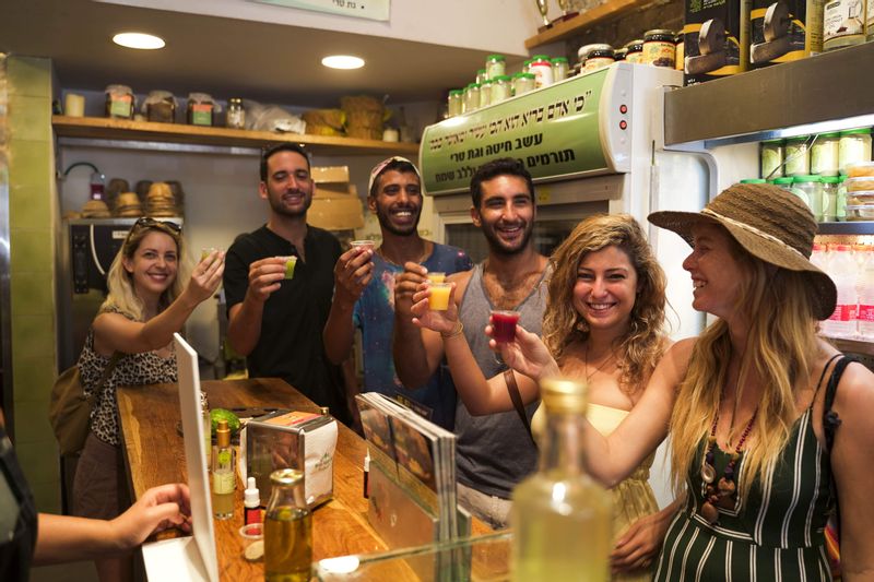 Tel Aviv Private Tour - Fresh juice tasting