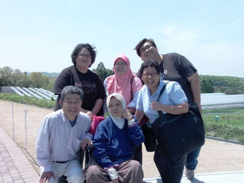 Osaka Private Tour - A family from Singapore at strawberry farm