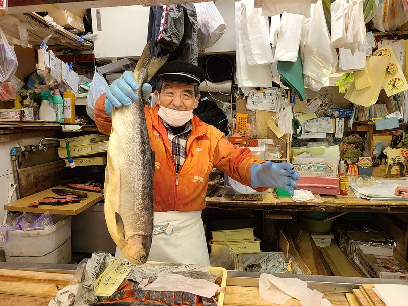 Aomori Private Tour - Shinsen ( meaning Fresh ) fishery market at the basement of Auga building.● 5 minutes on foot from JR Aomori Station. 