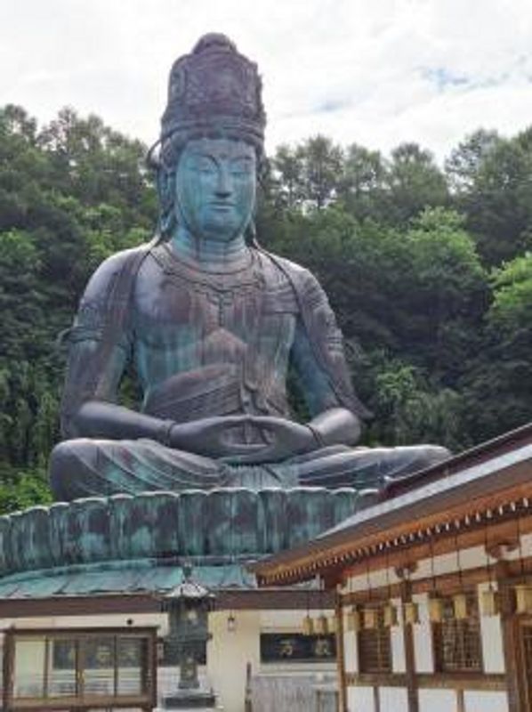 Aomori Private Tour - Showa Daibutsu ( Great Buddha Statue ) in Seiryuji Temple in Aomori city. In Seiryuji Temple lies Japan's largest bronze seated statue of Buddha called the Showa Daibutsu. On the premises, there is a five-story 39-meter high pagoda that is Japan's fourth highest five-story pagoda and made completely of hiba cypress. There is also a main hall and a vermillion-lacquered Dishido hall. ● 30 minutes by car from JR Aomori Station.