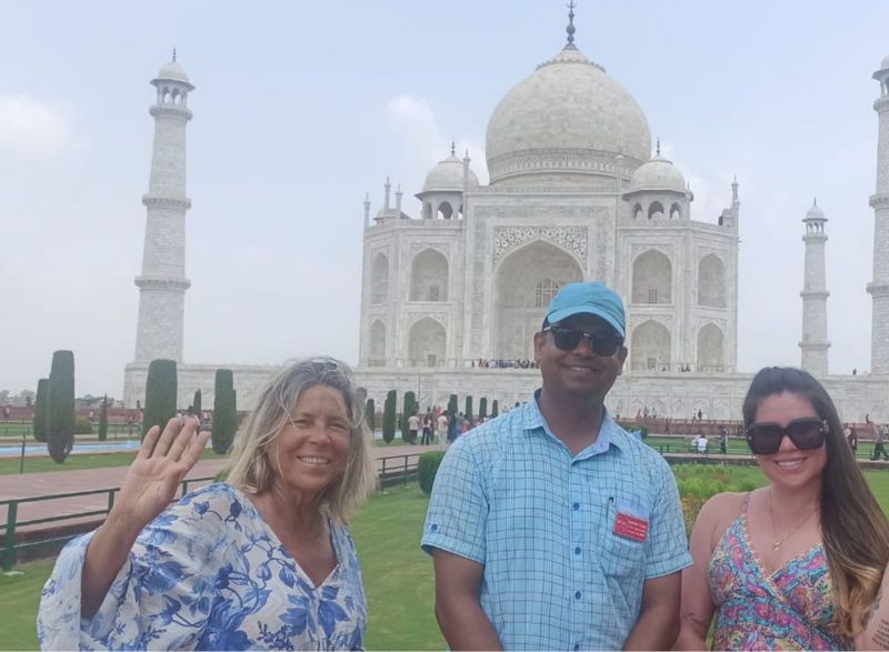 Agra Private Tour - Mexican Travelers with Spanish guide