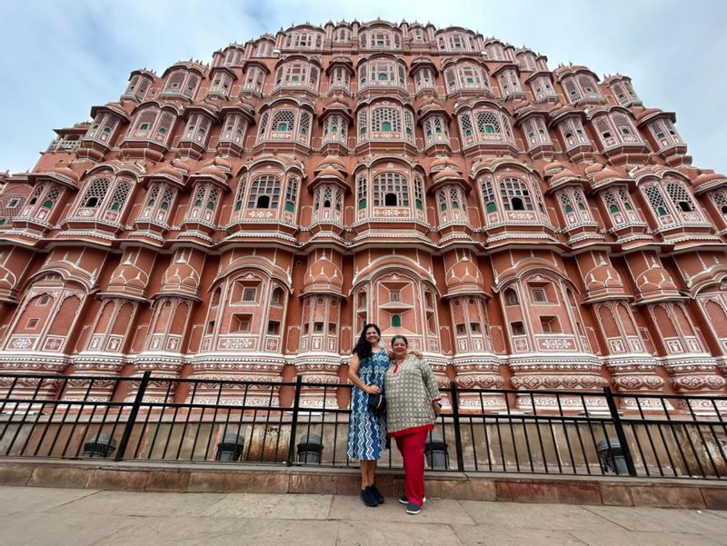 Agra Private Tour - Hawa Mahal visit with Mexican travelers